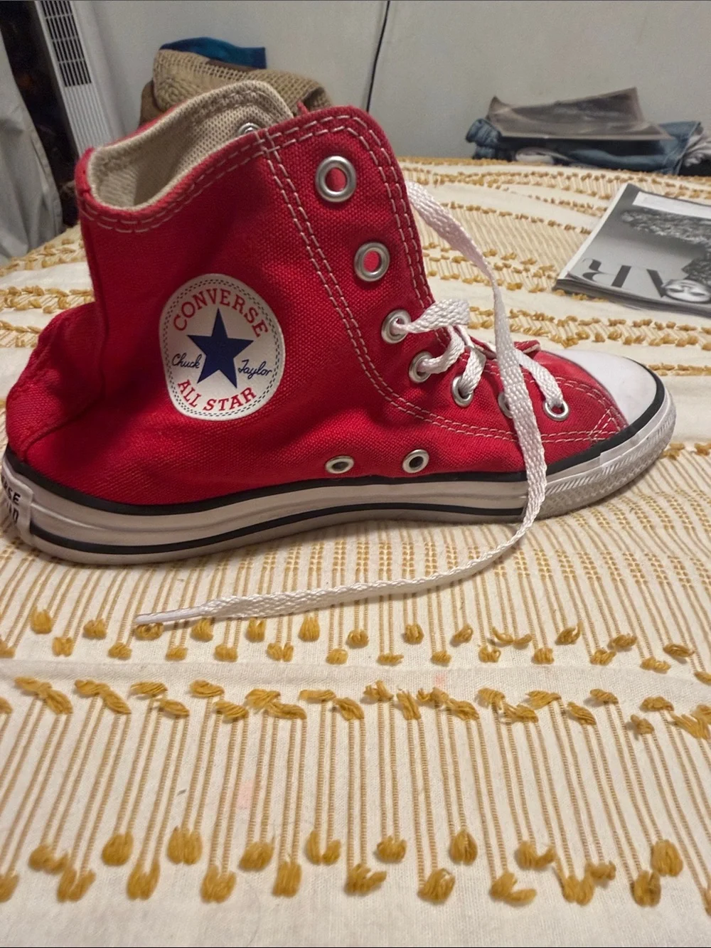 Converse bright red